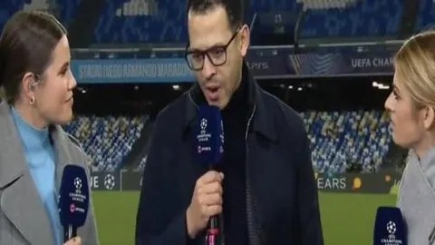 库里断球快攻 外线三分空位得手